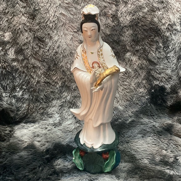 Elegant Porcelain Figurine with Gold Accents - Picture 1 of 16